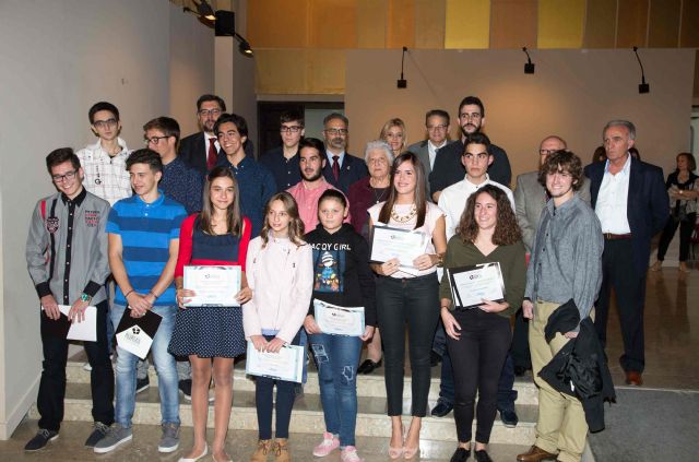 La fundación Robles Chillida premia con ayudas de estudio a 15 alumnos de centros educativos del municipio