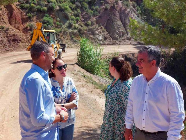 Avanzan las obras de mejora del camino que da acceso a la base contra incendios forestales de 'La Alberquilla'