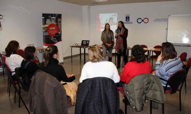 El programa ‘Gira Mujeres’ forma y asesora a un grupo de emprendedoras en el Centro Municipal de Empleo y Formación