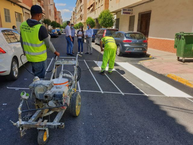 El Ayuntamiento de Caravaca realiza obras de asfaltado y de renovación de la señalización en el barrio de Extremadura