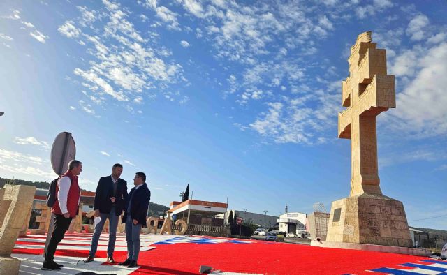 El Ayuntamiento de Caravaca renueva la imagen de la rotonda situada en el acceso principal al municipio por la Autovía del Noroeste