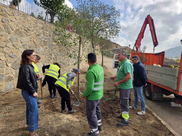 El Ayuntamiento de Caravaca realiza mejoras en una treintena de zonas verdes del casco urbano y las pedanías