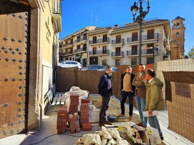 Comienzan las obras para reparar la cubierta, fachada y escalinata de la Casa de la Cultura 'Emilio Sáez' de Caravaca