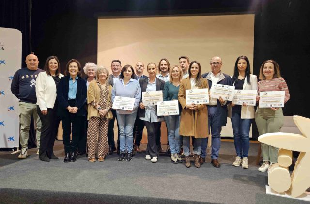 La Asociación Unidad y Fraternidad de Caravaca entrega las ayudas en forma de microbecas a los centros escolares y convoca sus concursos anuales